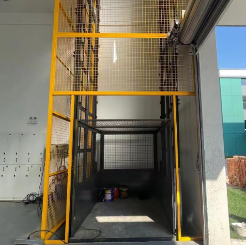 吊罗山乡导轨式升降机助力物流园破解运输难题